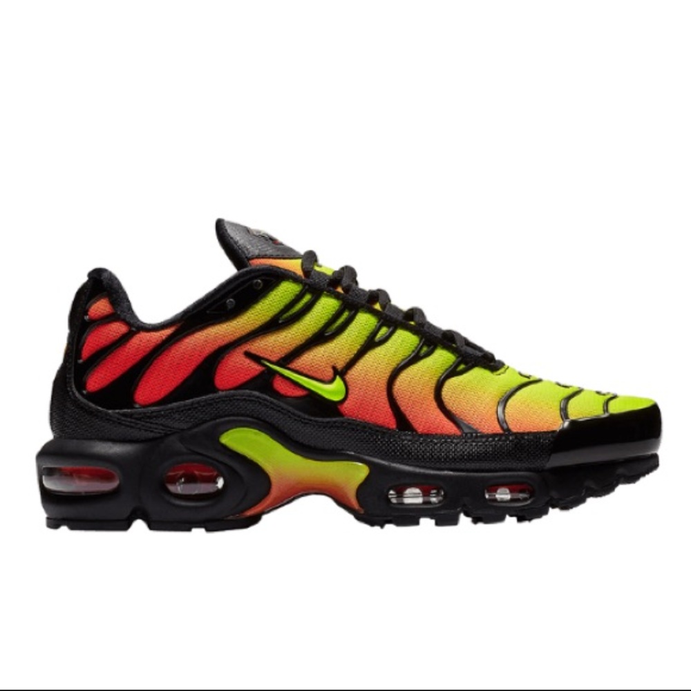 NIKE WMNS AIR MAX PLUS ‘Volt’ Black/Volt/SolarRed